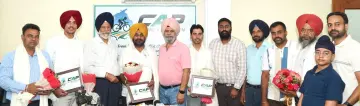 ਸਾਈਕਲਿੰਗ ਐਸੋਸੀਏਸ਼ਨ ਆਫ ਪੰਜਾਬ ਵੱਲੋਂ ਮਹਾਰਾਜਾ ਰਣਜੀਤ ਸਿੰਘ ਐਵਾਰਡੀ ਪੰਜ ਸਾਈਕਲਿਸਟਾਂ ਦਾ ਸਨਮਾਨ– content source Aaksnews, optimized by Weupdaters.com